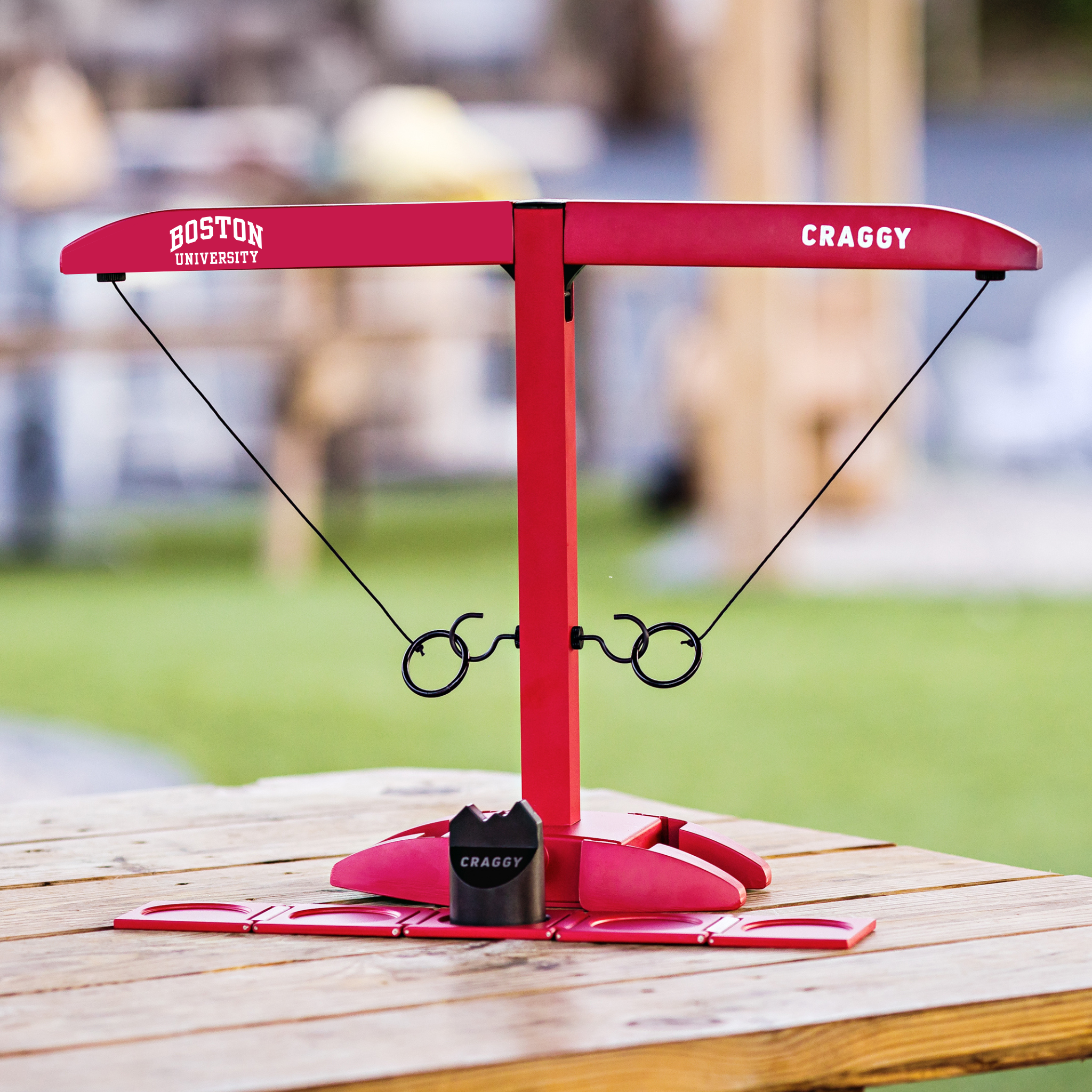HOOKS! XPLR – Boston University Terriers – Tailgate Ring Toss Game